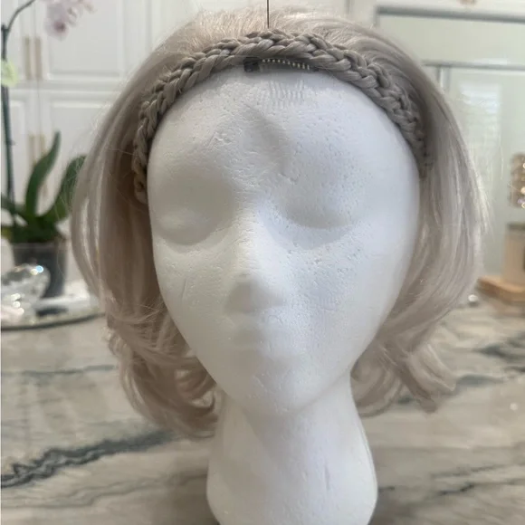 Paula Young Braided Headband Women's Wig in #60 Platinum Blonde - Picture 5 of 8